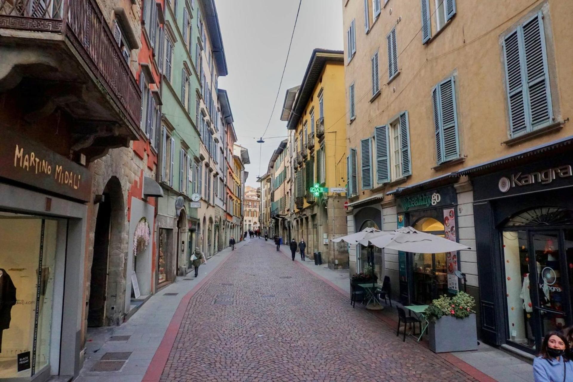 Magic Place Bergamo! Classy Apartment In The Heart Of The City Exterior photo